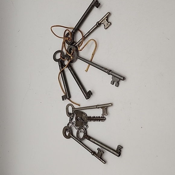 Vintage Lot of Skeleton Keys 8 Count - Picture 8 of 8